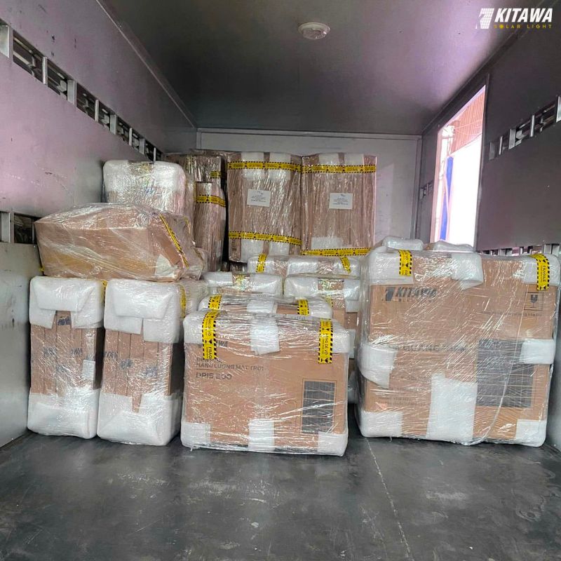 giao 500 đèn năng lượng mặt trời cho đại lý tại Khánh Hoà