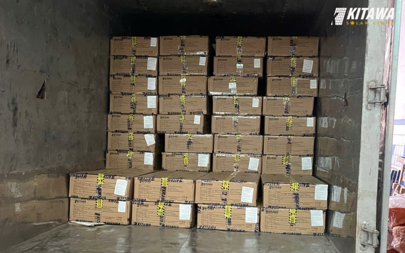 KITAWA đóng hàng bàn giao cho đèn năng lượng cho khu quân sự