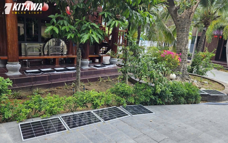 Đèn pha năng lượng mặt trời sân vườn cao cấp chiếu sáng biệt thự Thảo Điền