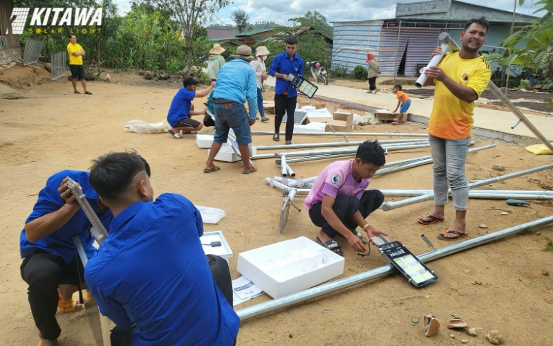 Chuẩn bị vật tư, thiết bị chiếu sáng trước khi lắp đặt của kỹ thuật viên KITAWA 