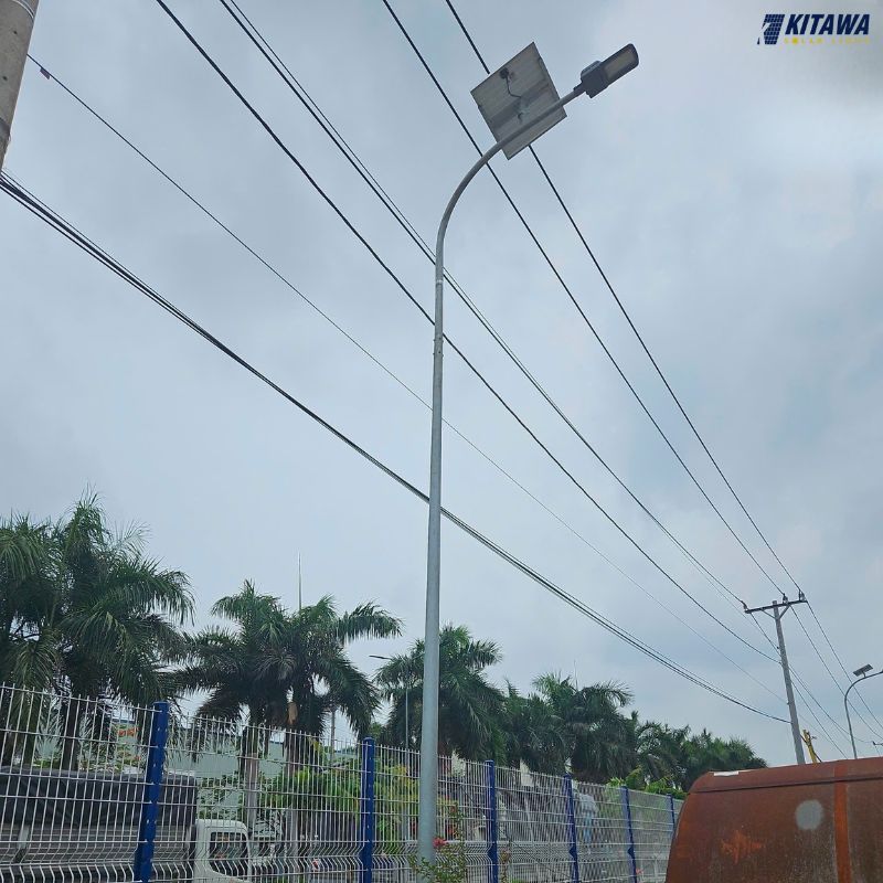 lắp đặt đèn đường năng lượng mặt trời 1000W cho nhà máy Hòa Phát