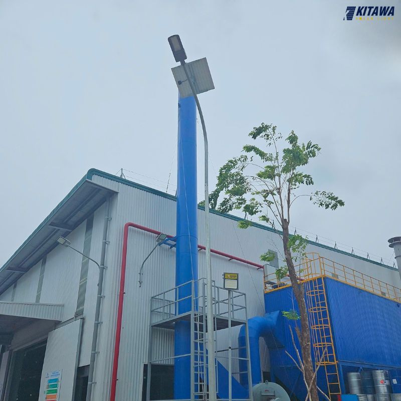 lắp đặt đèn đường năng lượng mặt trời 1000W cho nhà máy Hòa Phát