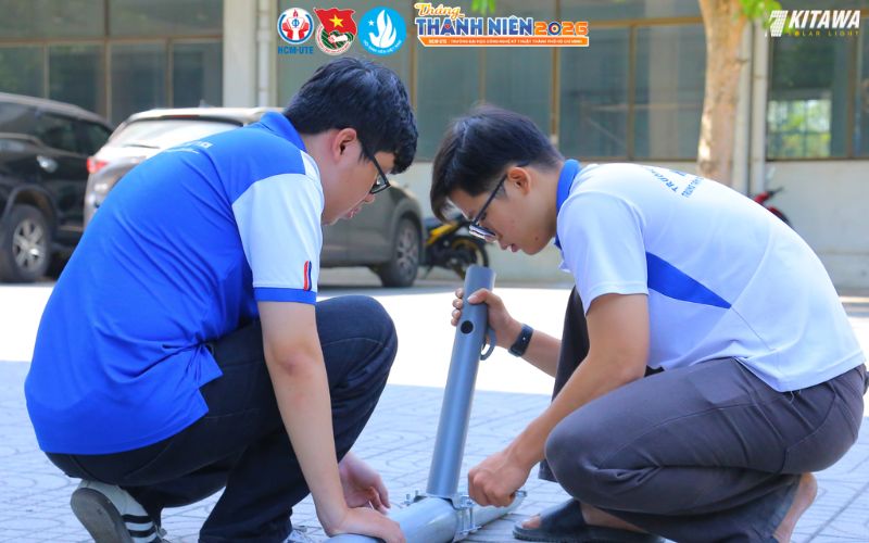 lắp đặt đèn năng lượng mặt trời cho công trình thanh niên “Nắng Xanh”