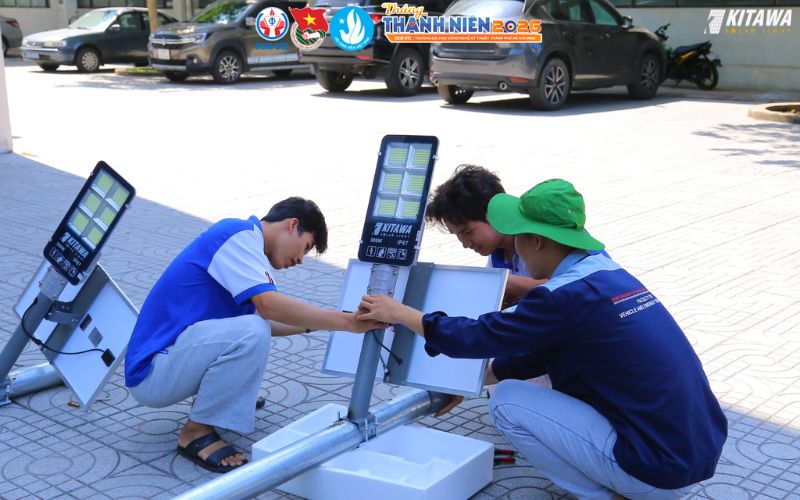 lắp đặt đèn năng lượng mặt trời cho công trình thanh niên “Nắng Xanh”