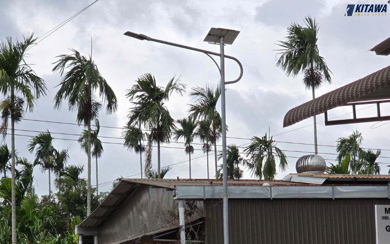 Lắp đèn năng lượng mặt trời cho đường làng