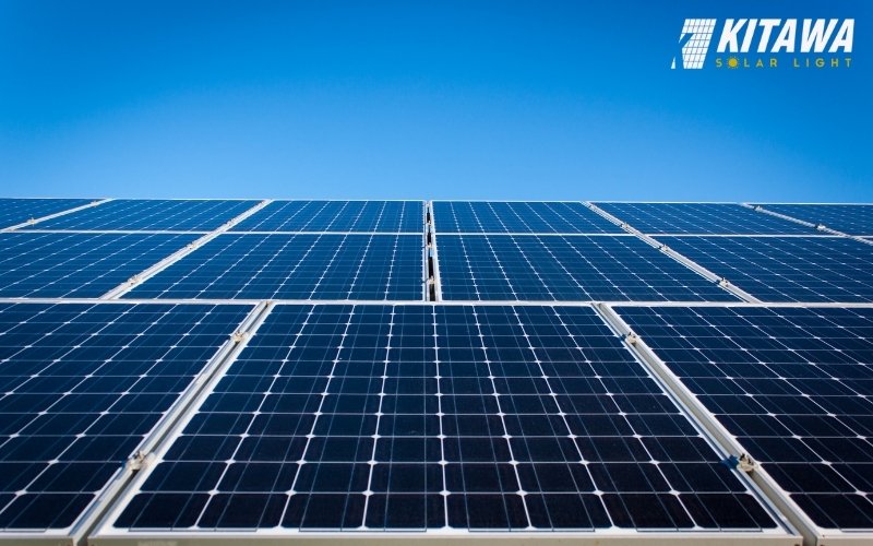 Tấm pin với khả năng chuyển đổi năng lượng ánh sáng mặt trời thành điện năng