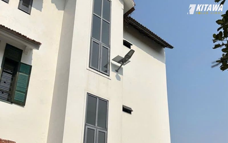 Việc lắp đèn đường năng lượng ở Tân Bình sáng sủa hơn