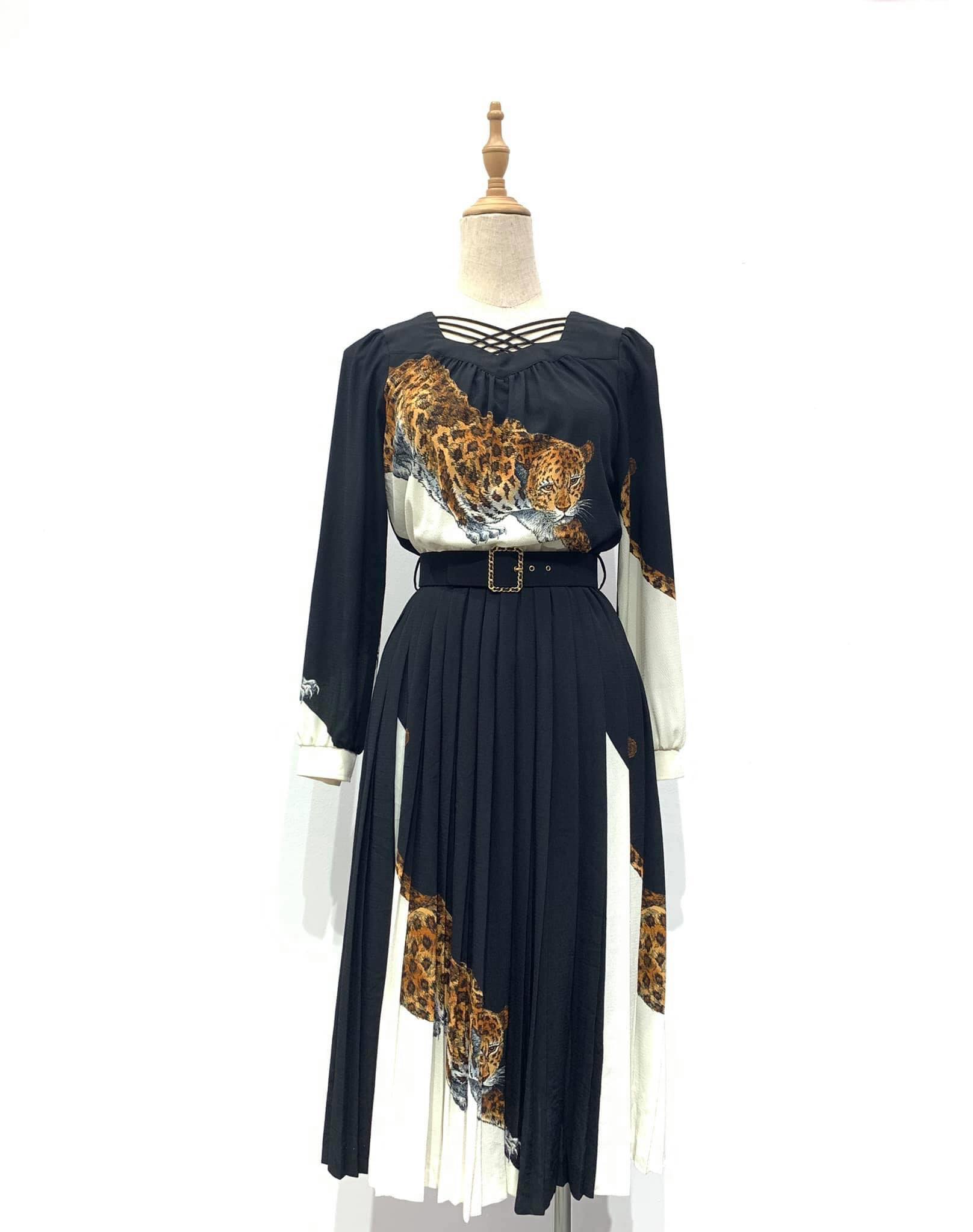 Manocanh nữ không tay, chóp gỗ, chân gang đen