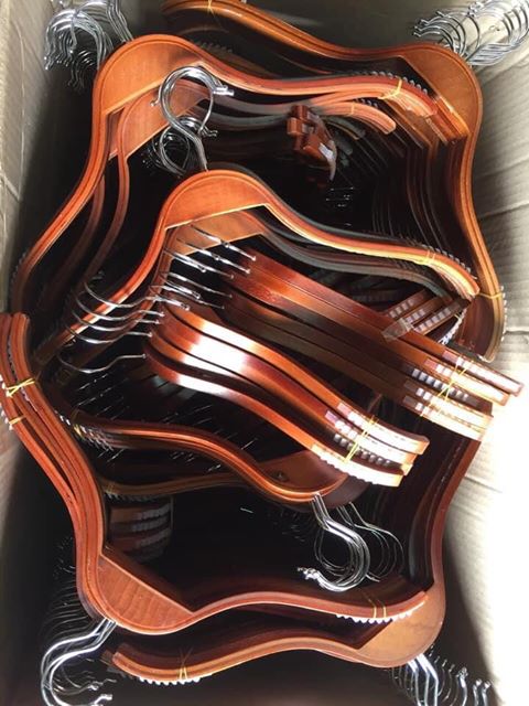 Móc áo gỗ dán cao su màu nâu (đầu móc tròn ngắn inoc)