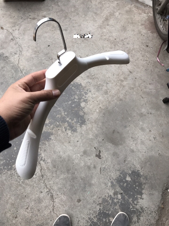 Móc áo nhựa nhập khẩu màu trắng