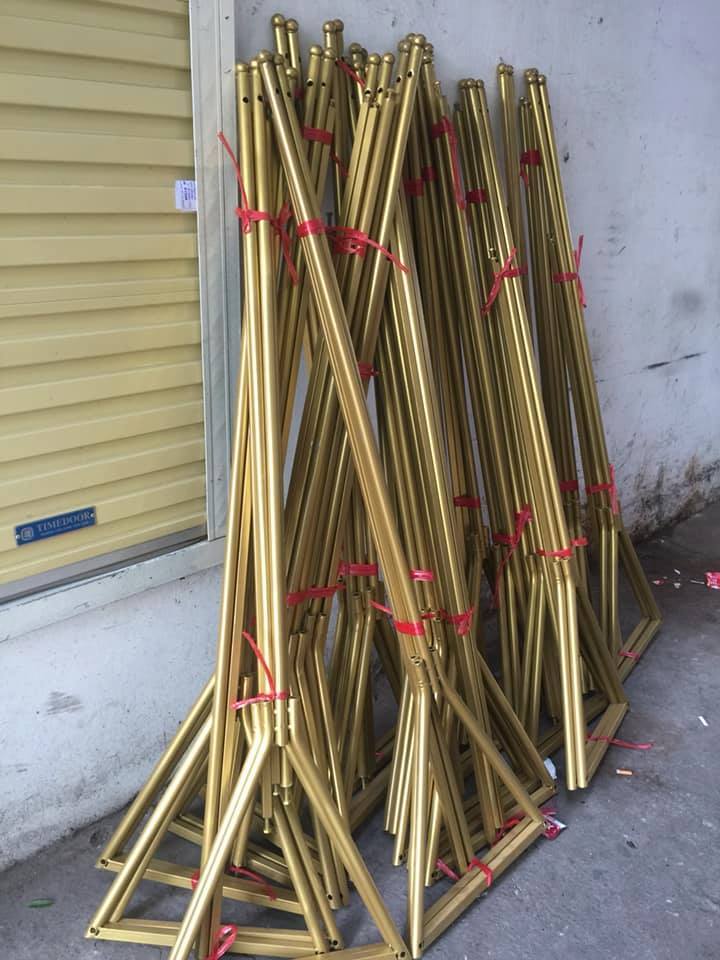 kệ chữ y treo quần áo