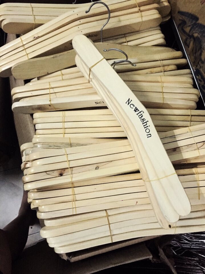 Móc áo gỗ ngang nữ