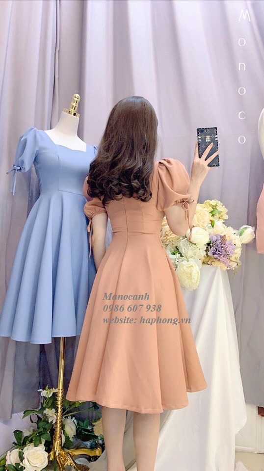 Manocanh nữ không tay, chóp mạ vàng, chân bánh xe mạ vàng