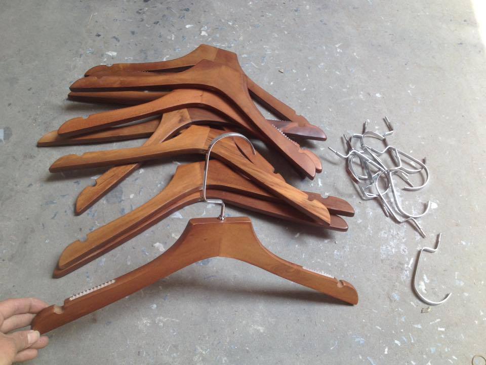 Móc áo nữ gỗ đầu móc vuông ngắn inoc