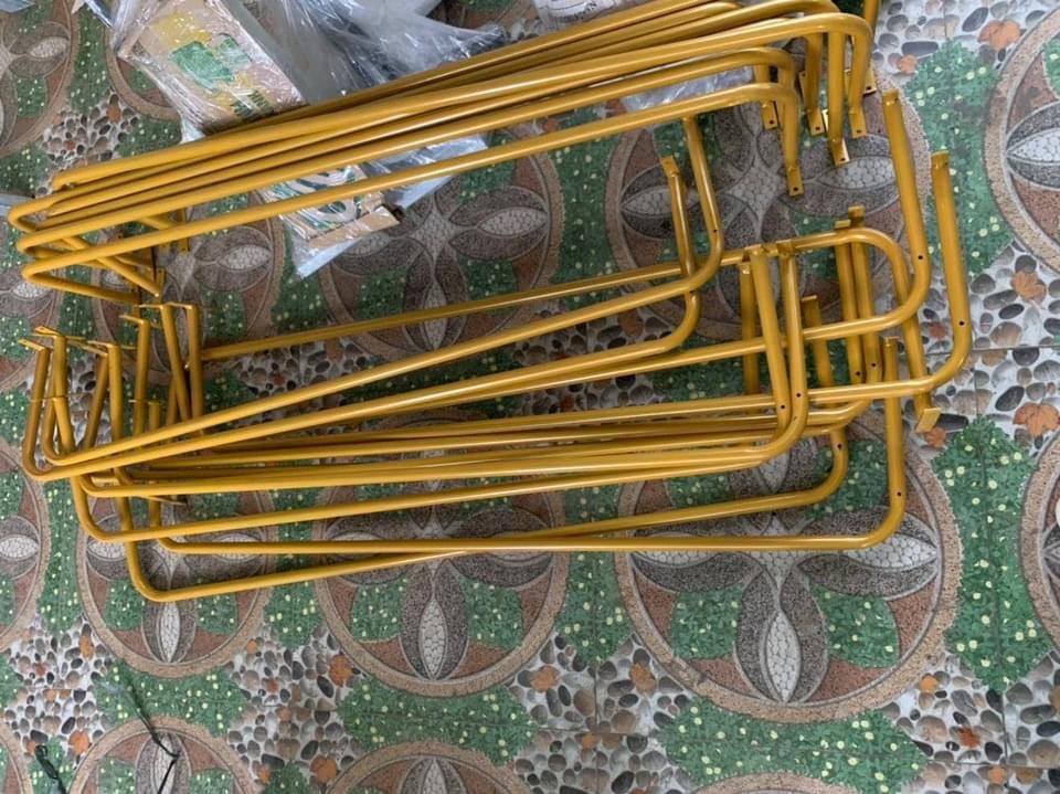 tay u bắn tường