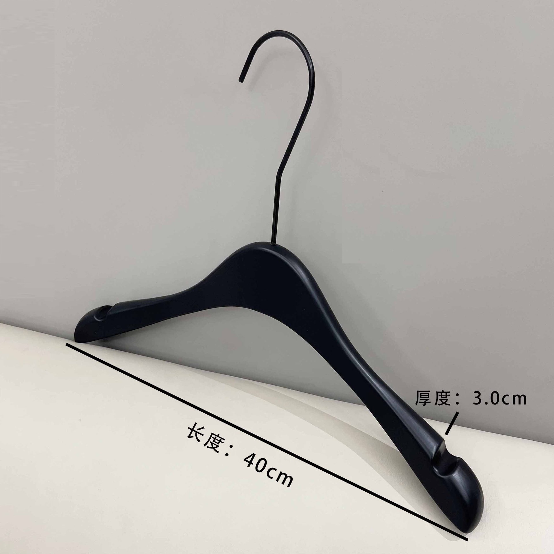 Móc áo gỗ dày đen kiểu mới