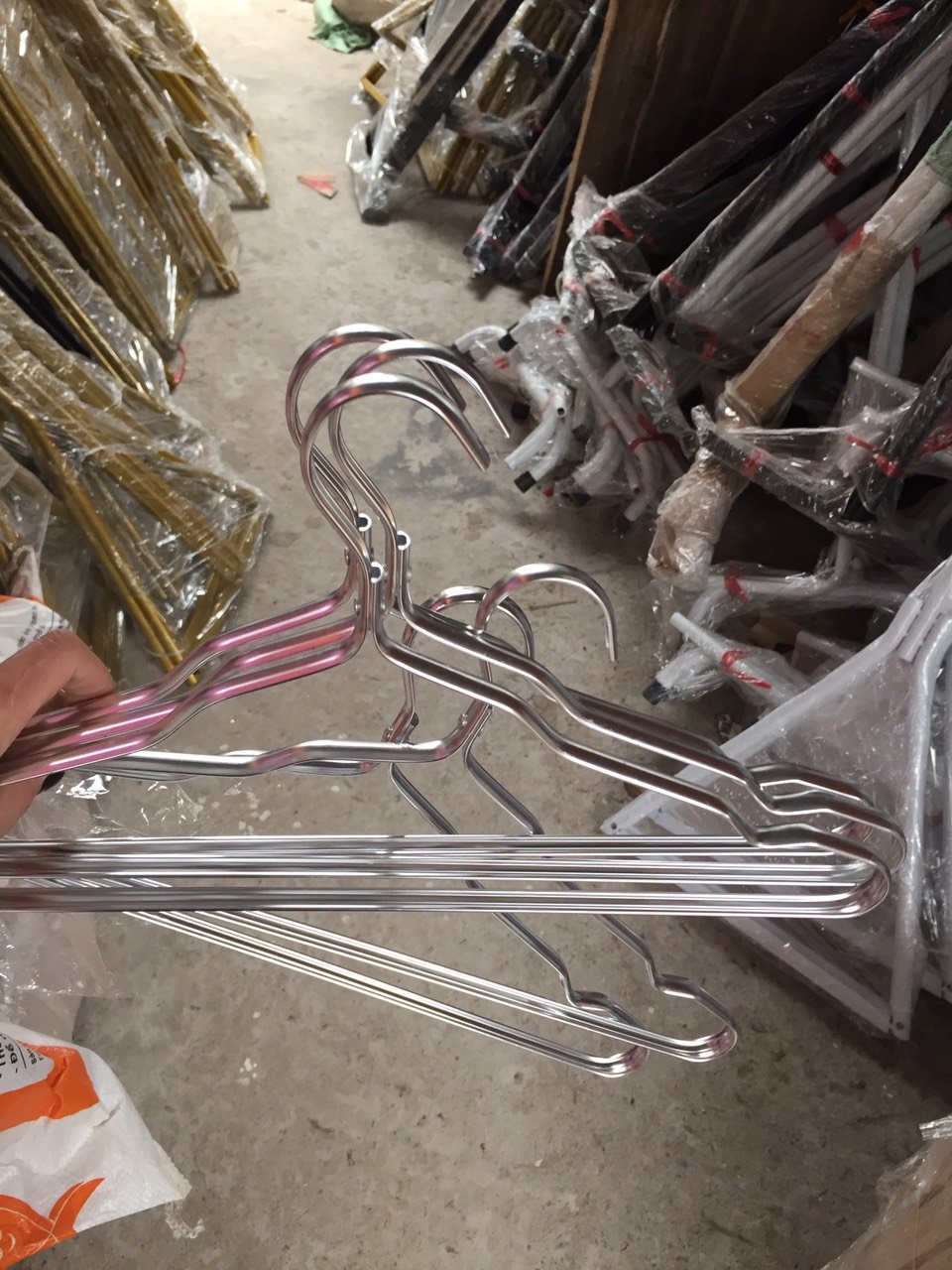 Móc ao nữ nhôm đơn dẹt