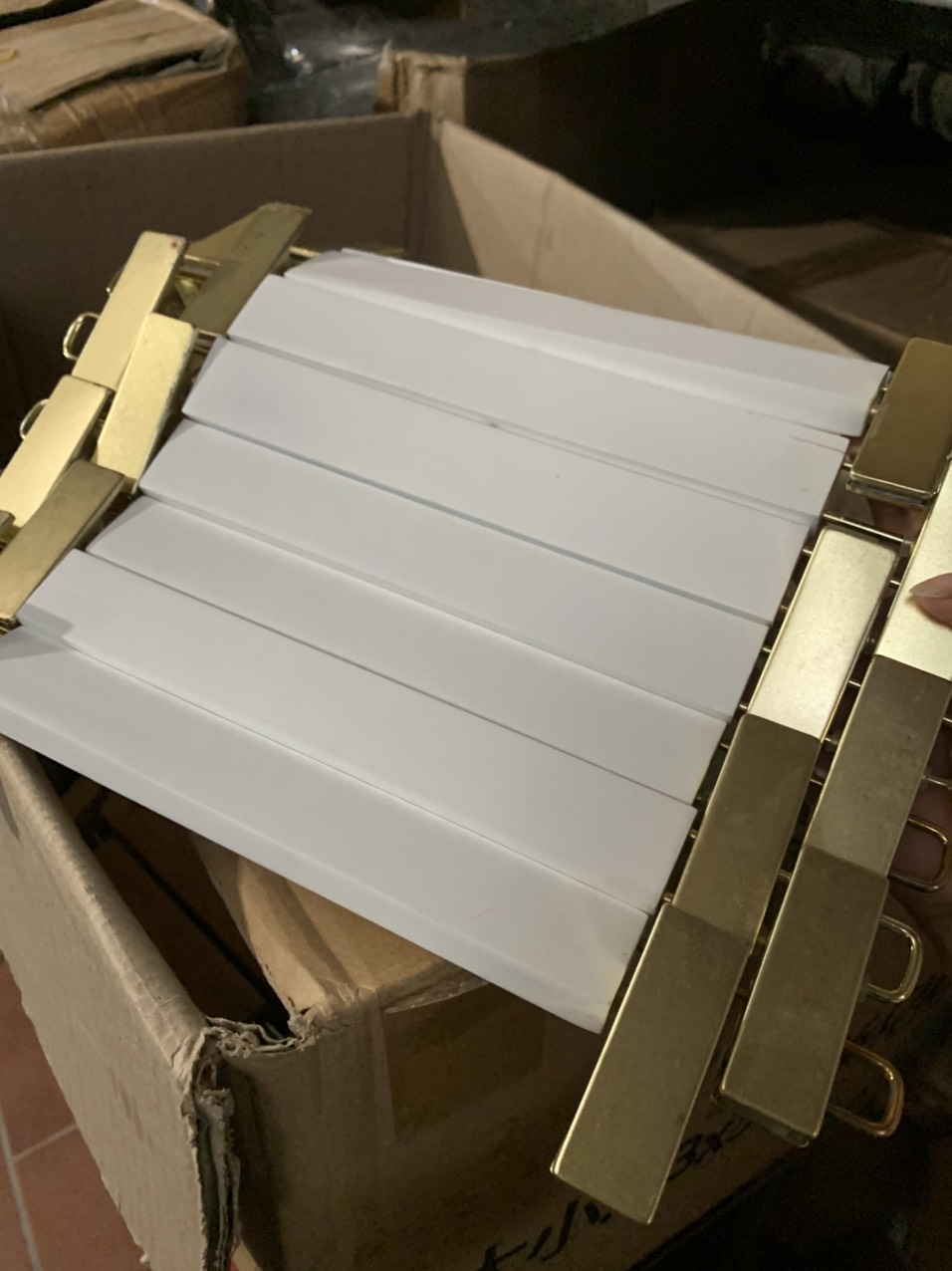 kep quần gỗ trắng,đầu kẹp inoc vàng,đầu móc vuông ngắn vàng