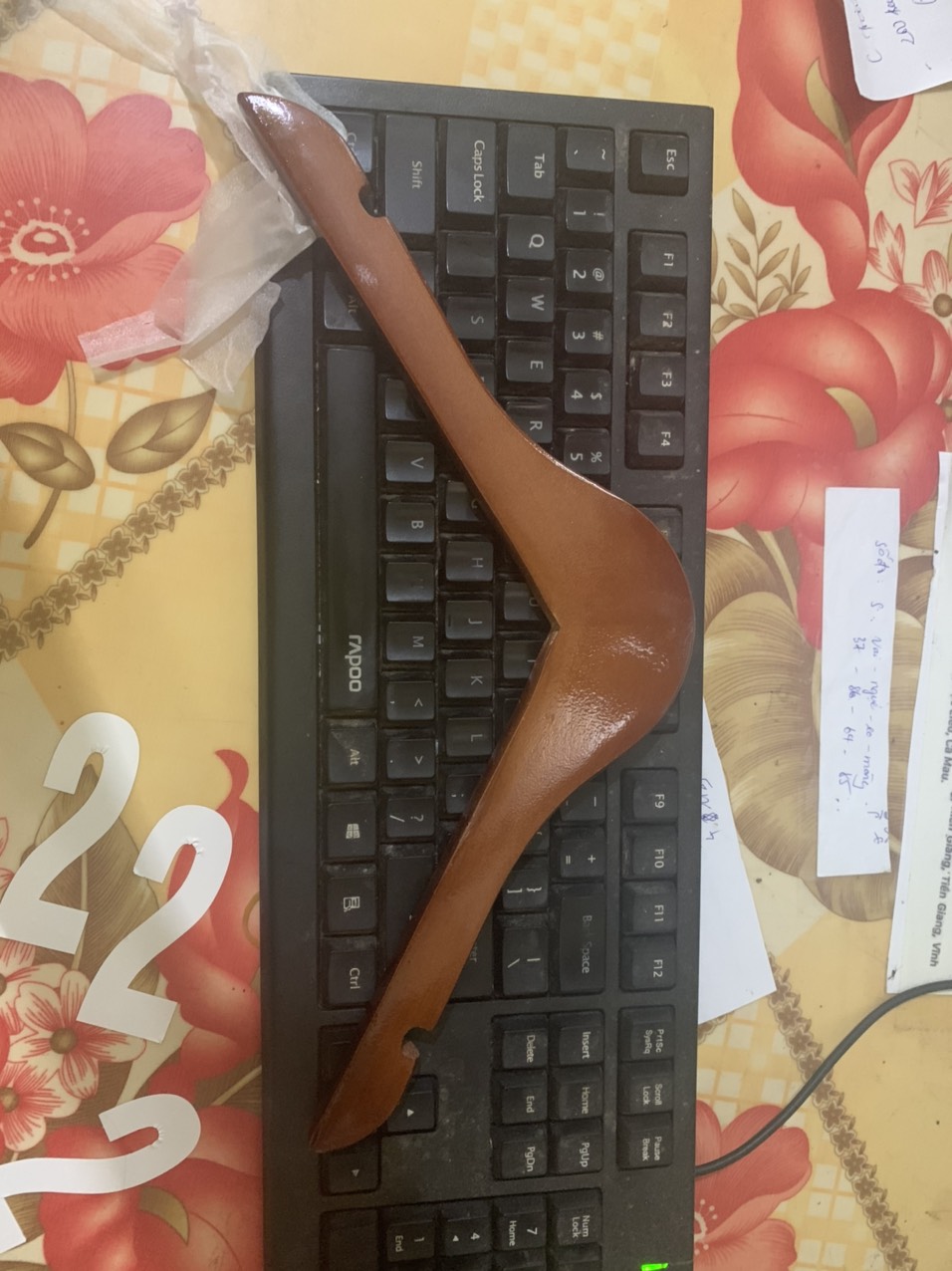 Móc áo nữ nâu gỗ tròn ,đầu móc vuông ngắn inoc