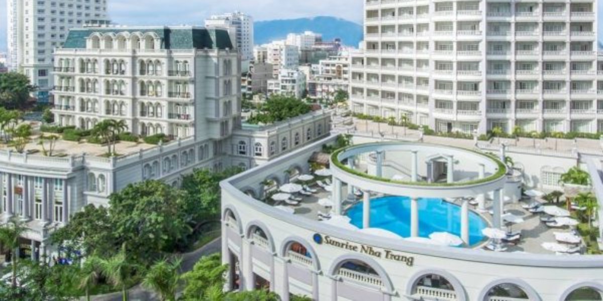 Khách sạn Sunrise Nha Trang – Lâu đài 5★ phong cách Đông Dương bên vịnh biển