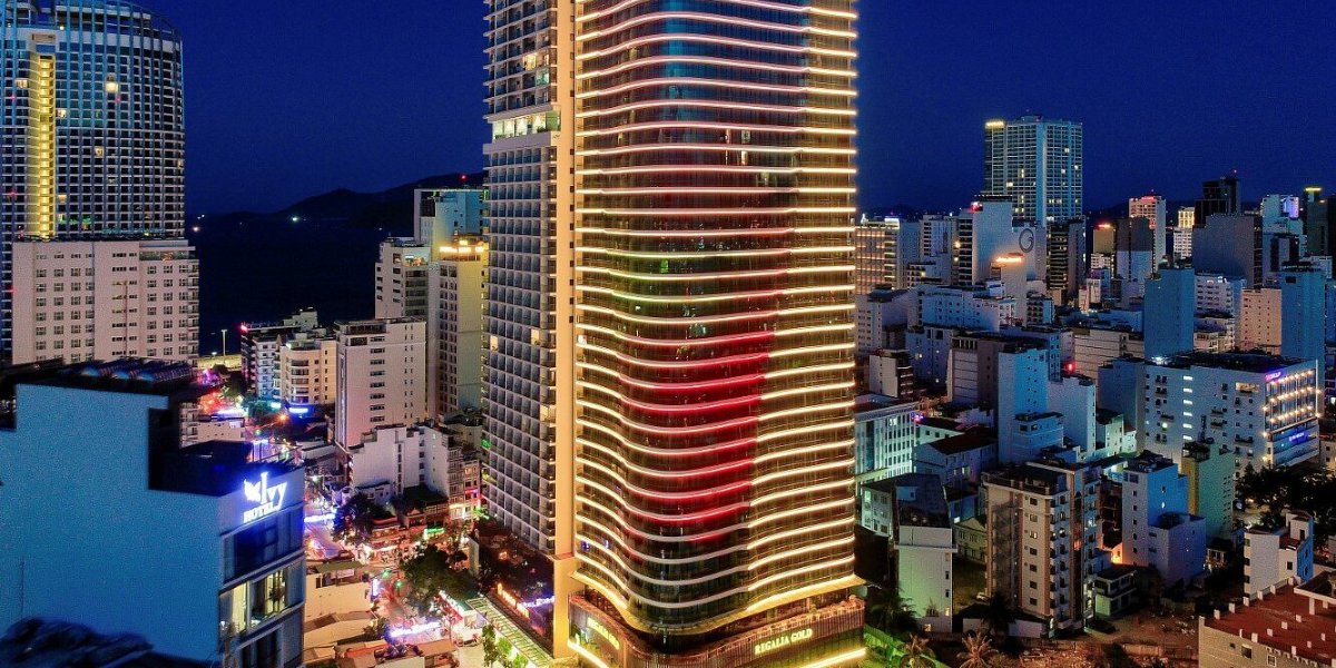 Regalia Gold Hotel Nha Trang – 5★ Rooftop Pool, Sky Bar, View Biển