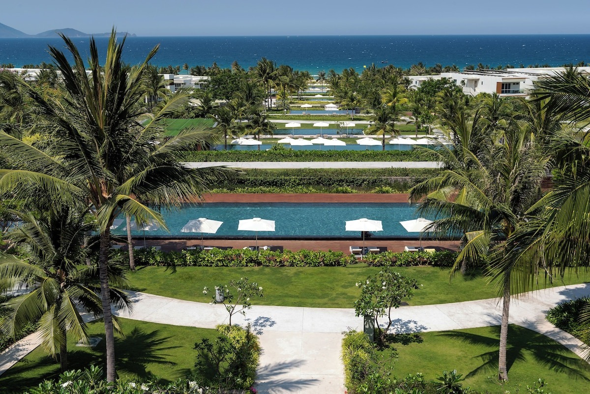 alma-resort-cam-ranh-pool
