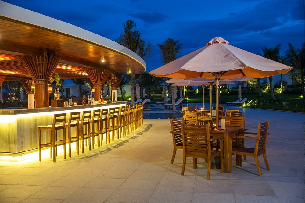 pool-bar-cam-ranh-riviera-beach