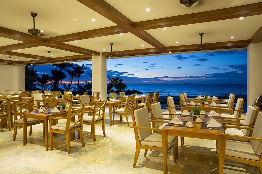 cam-ranh-riviera-beach-restaurant