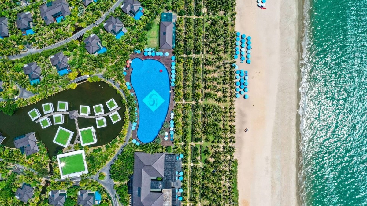 bai-bien-bai-dai-duyen-ha-resort-cam-ranh