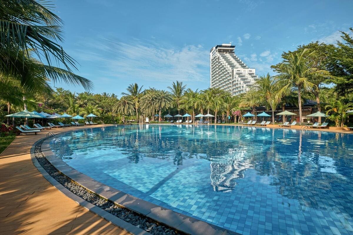 ho-boi-ngoai-troi-duyen-ha-resort-cam-ranh