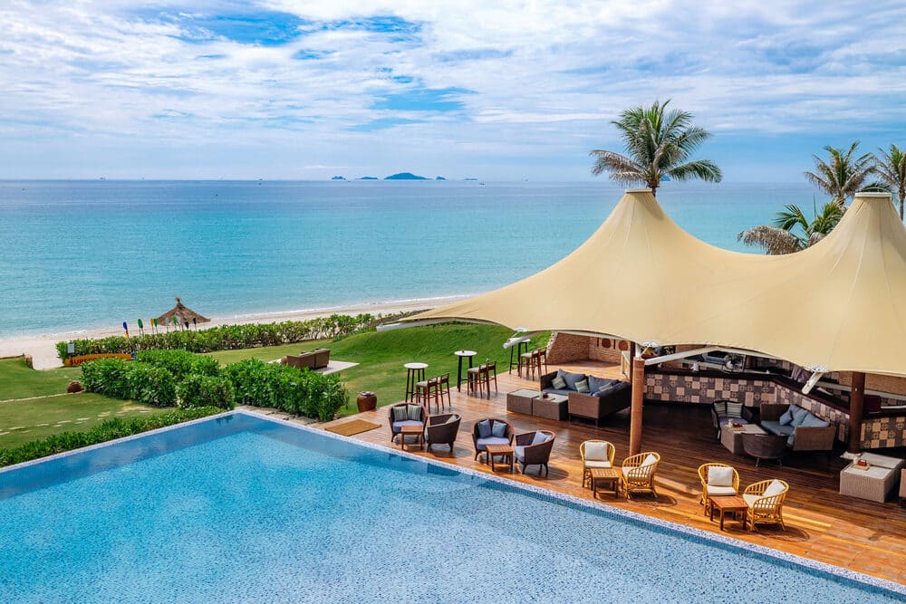 ho-boi-huong-bien-fusion-resort-cam-ranh
