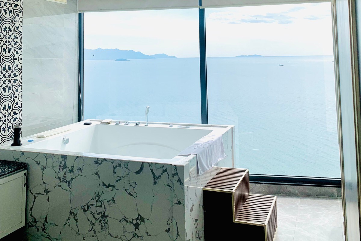 la-vague-suite-ocean-view-jacuzzi-nha-trang