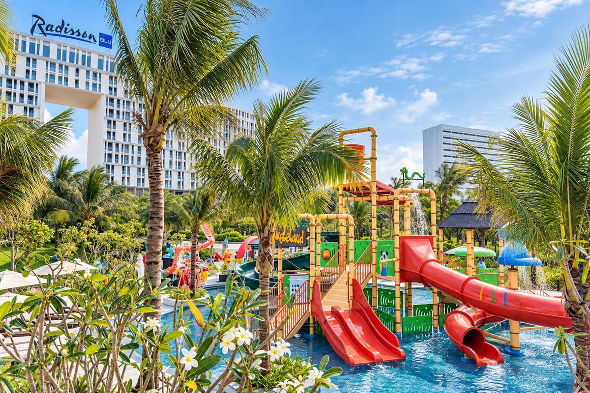 cong-vien-nuoc-rainforest-radisson-blu-cam-ranh