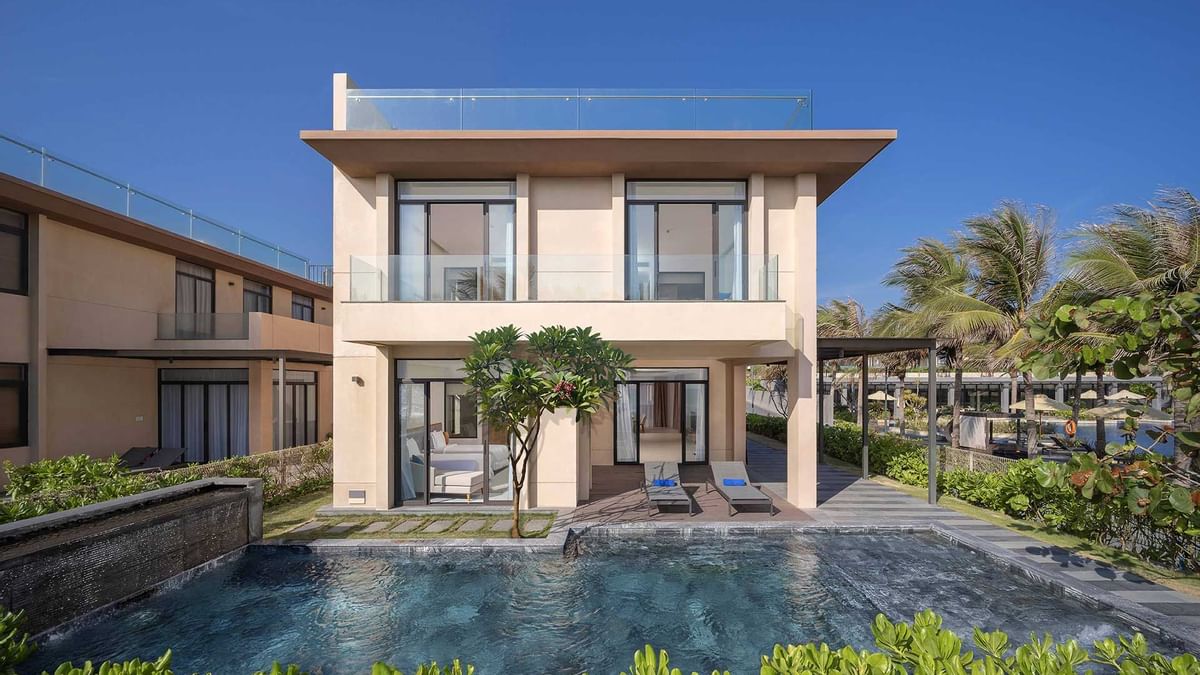 beach-front-pool-villa-wyndham-garden-cam-ranh