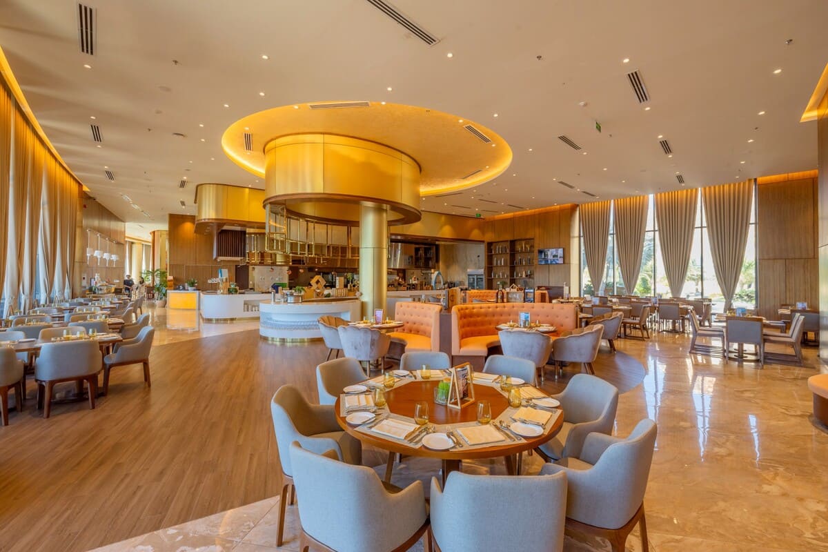 nha-hang-mojave-wyndham-grand-kn-paradise-cam-ranh