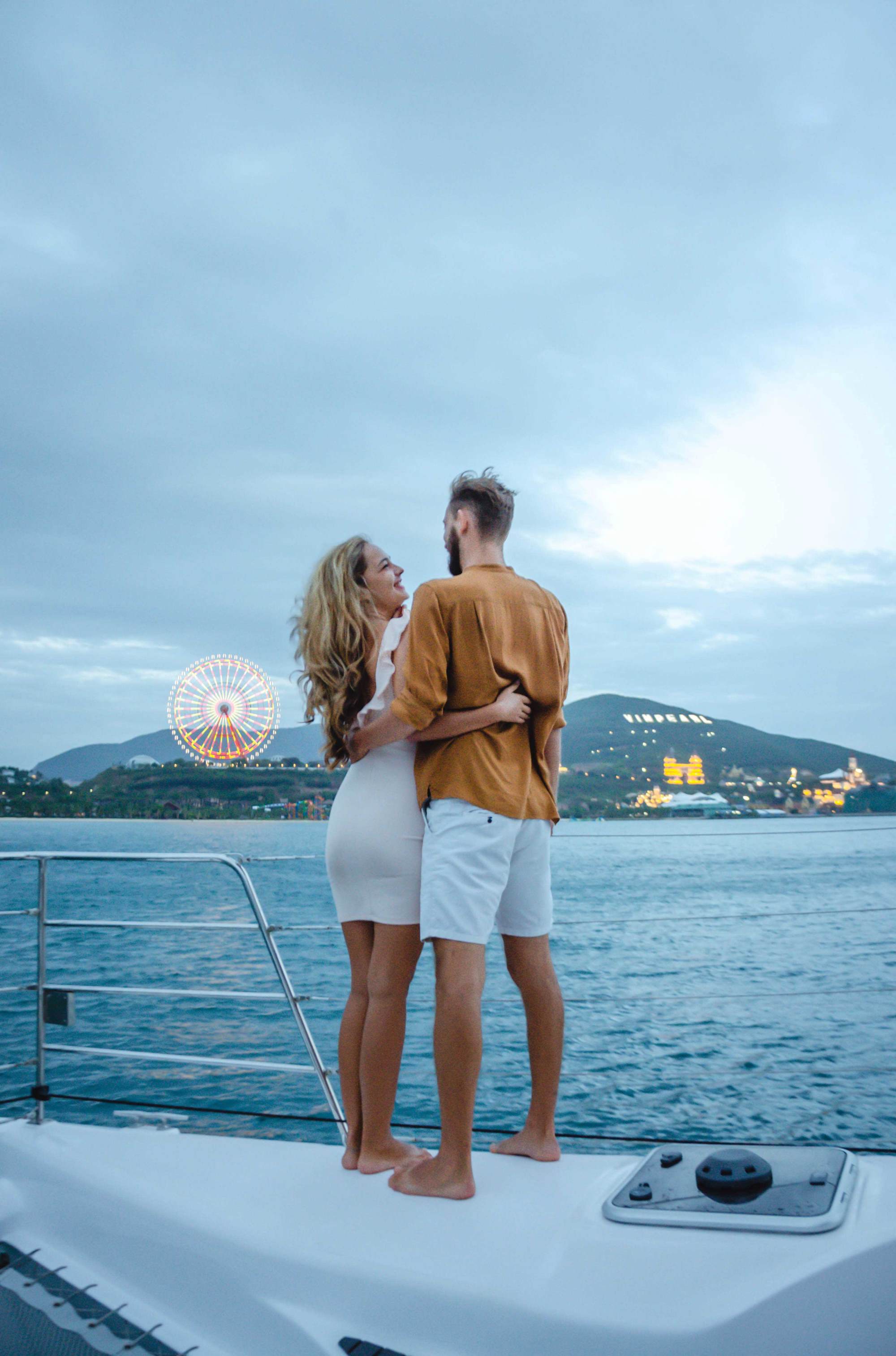 Tham Quan Ninh Vân Bay Bằng Thuyền Buồm (Sailing Yacht)