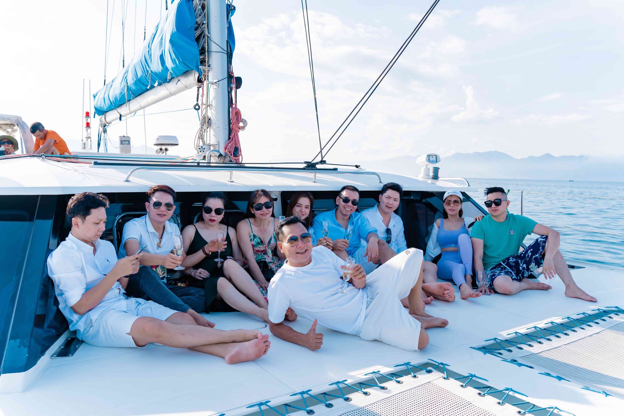 Tham Quan Ninh Vân Bay Bằng Thuyền Buồm (Sailing Yacht)