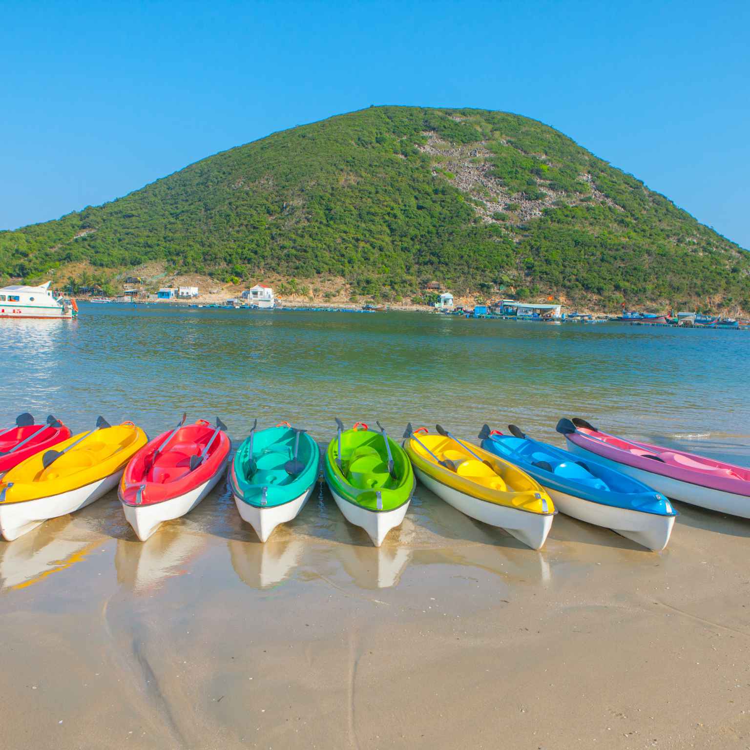 Khám phá Vịnh Nha Trang - Đoàn Chị Diễm