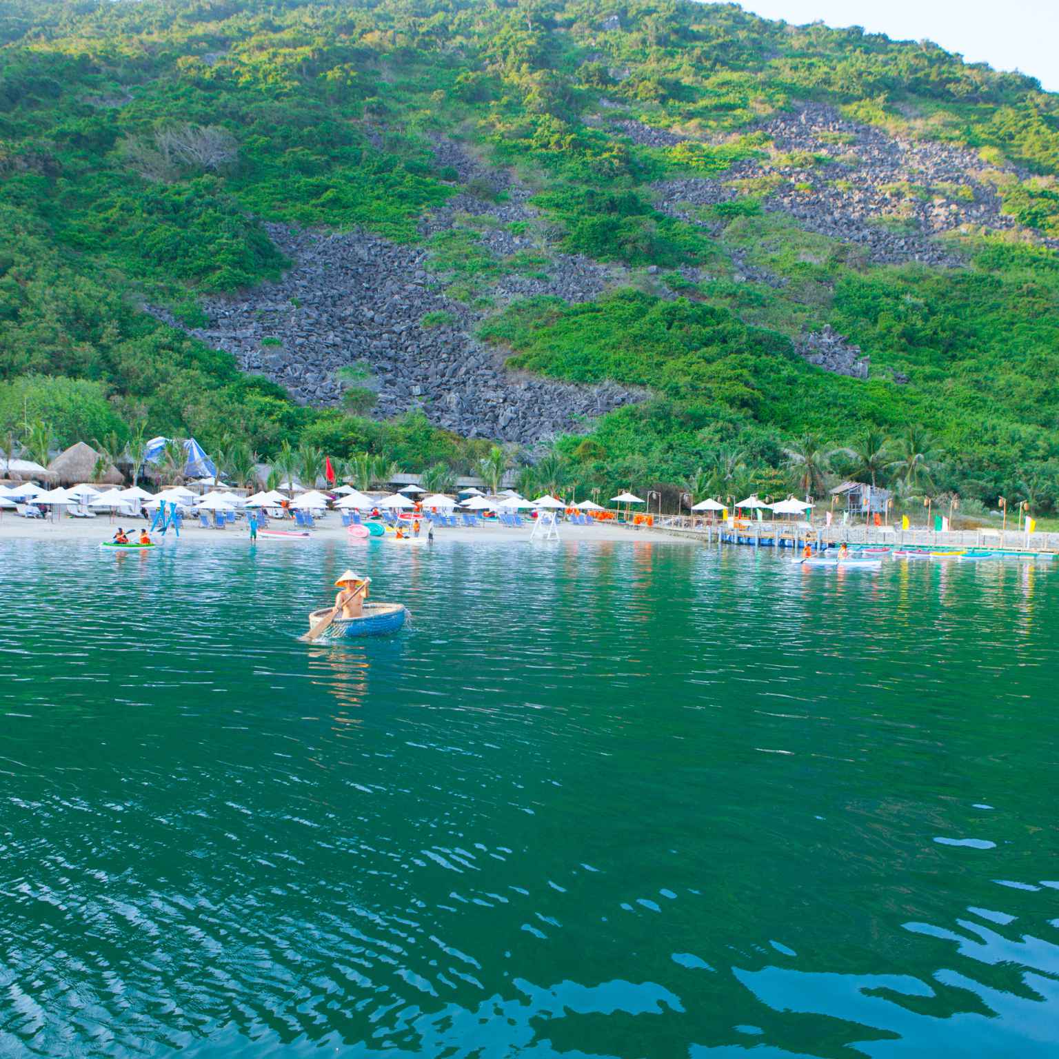 Khám phá Vịnh Nha Trang - Đoàn Chị Diễm