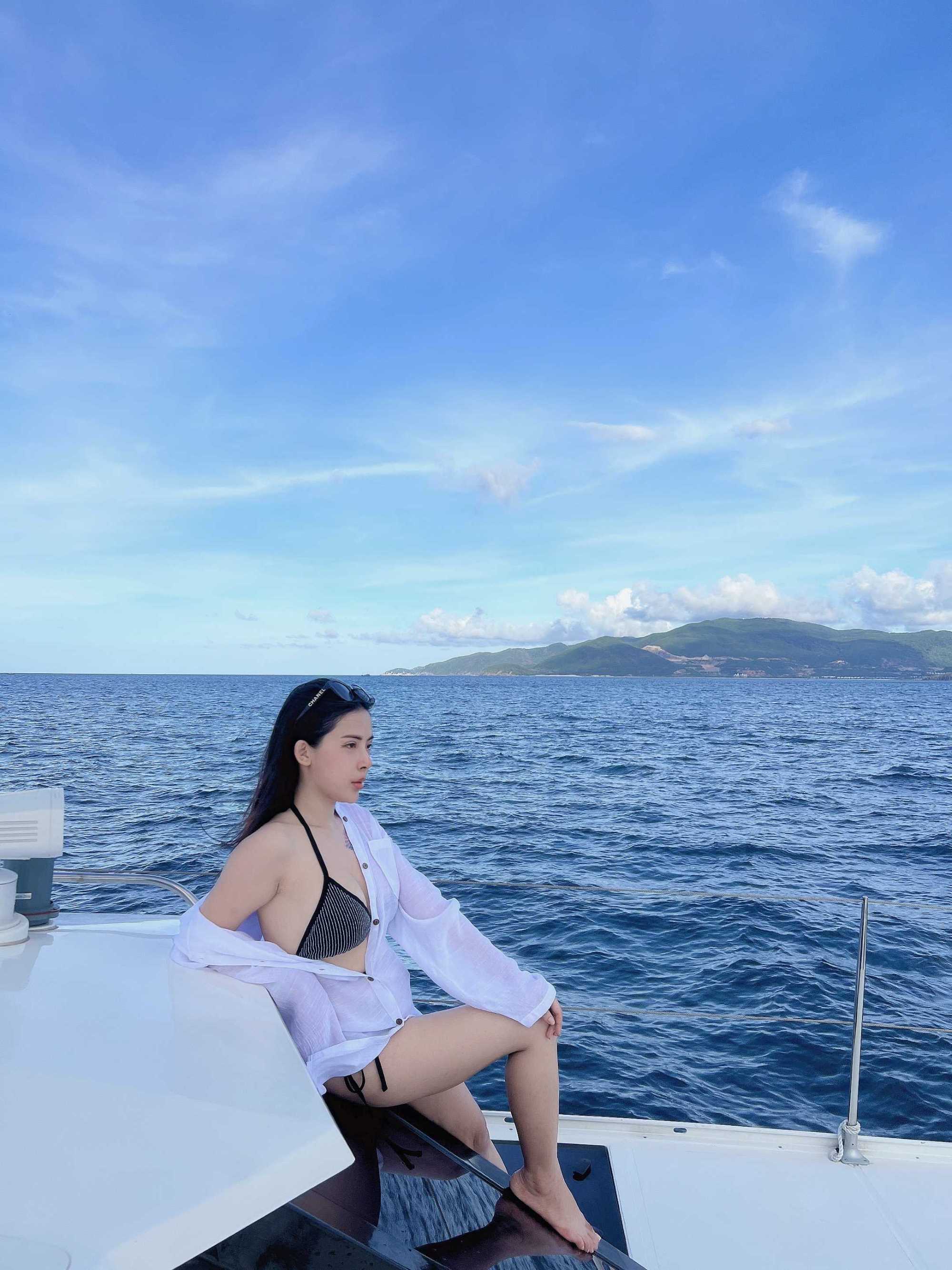 Tham Quan Ninh Vân Bay Bằng Thuyền Buồm (Sailing Yacht)