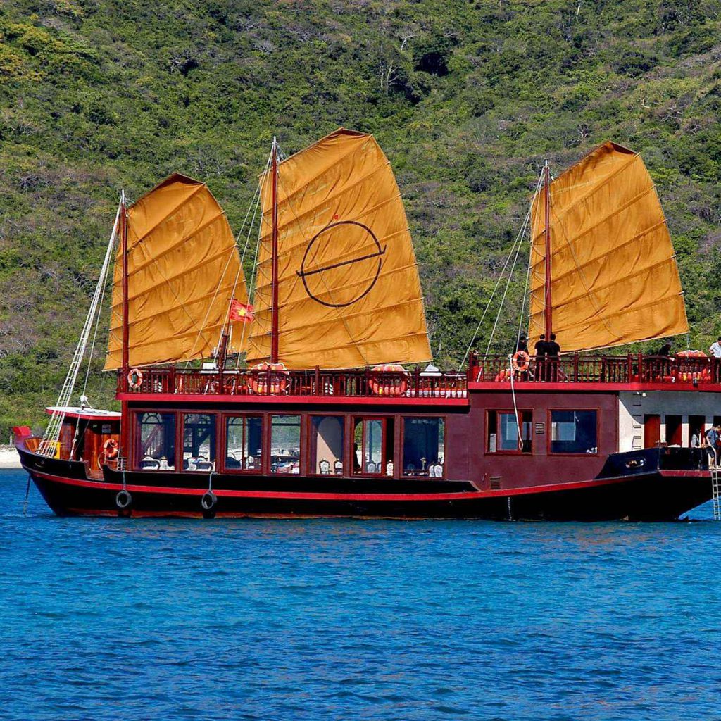 Tour Du Thuyền Emperor Cruises Nha Trang