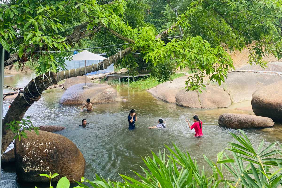 Suối Mơ Dốc Tình Glamping & Retreat