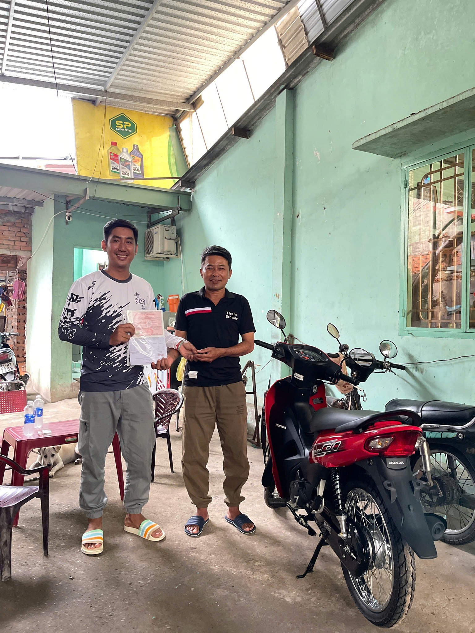 Hành trình trao giải xe máy cho chủ nhân may mắn