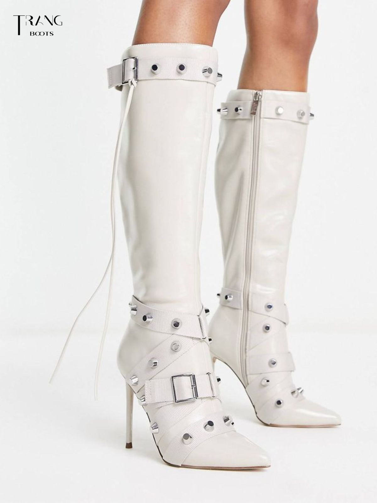 KNEE BOOTS MŨI NHỌN ĐÍNH HOẠ TIẾT CÁ TÍNH MÀU TRẮNG