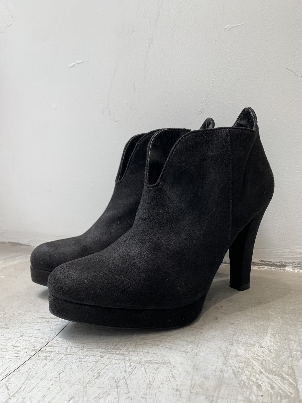 ESTRADA ĐEN DA LỘN GÓT