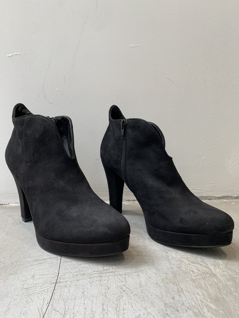 ESTRADA ĐEN DA LỘN GÓT