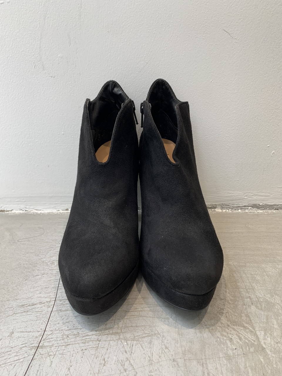 ESTRADA ĐEN DA LỘN GÓT