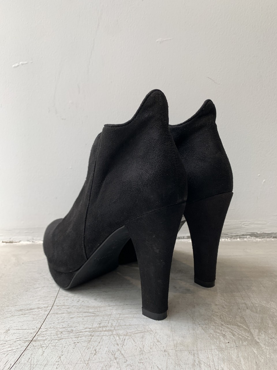 ESTRADA ĐEN DA LỘN GÓT