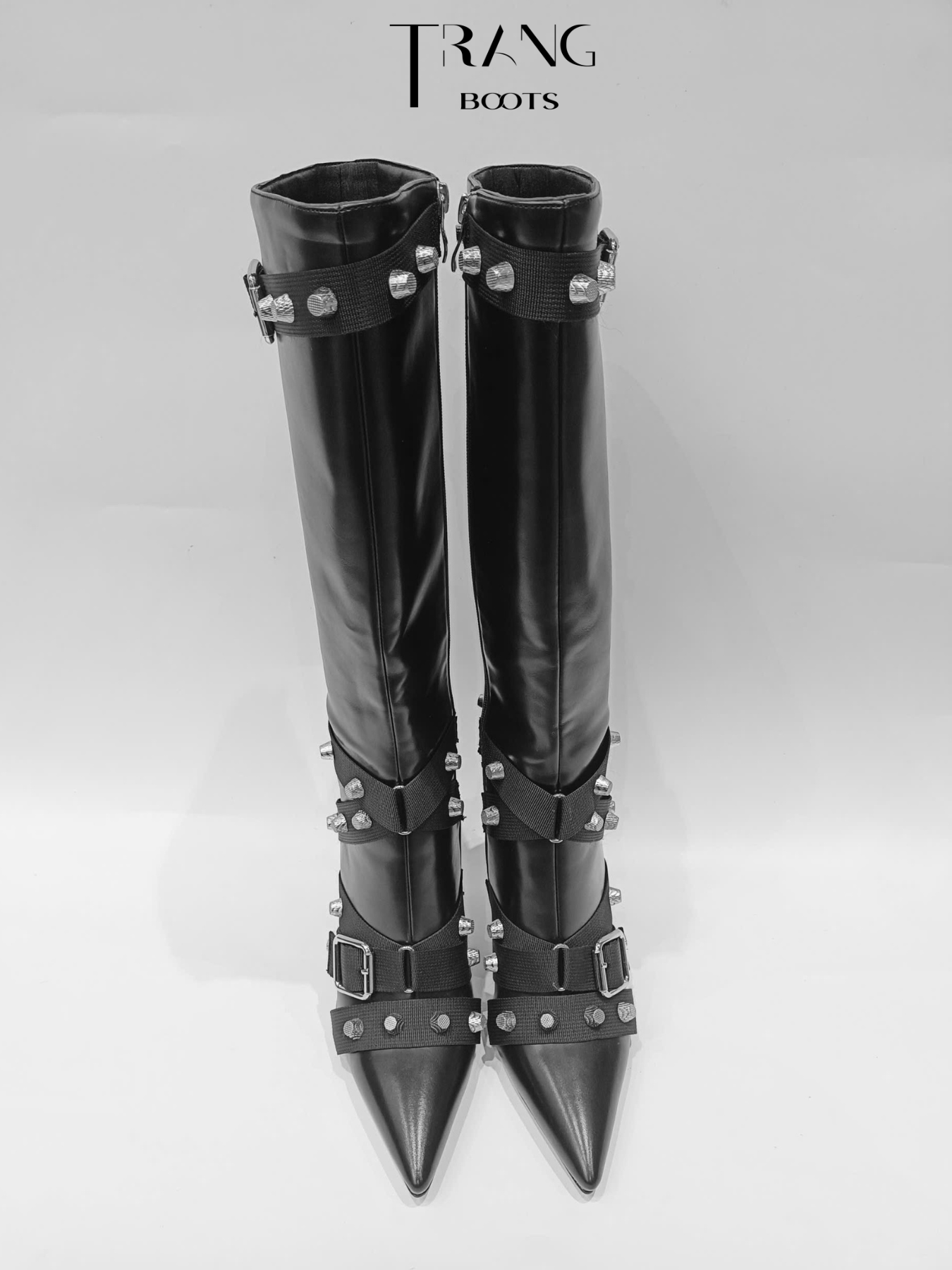 KNEE BOOTS MŨI NHỌN ĐÍNH HOẠ TIẾT CÁ TÍNH MÀU ĐEN