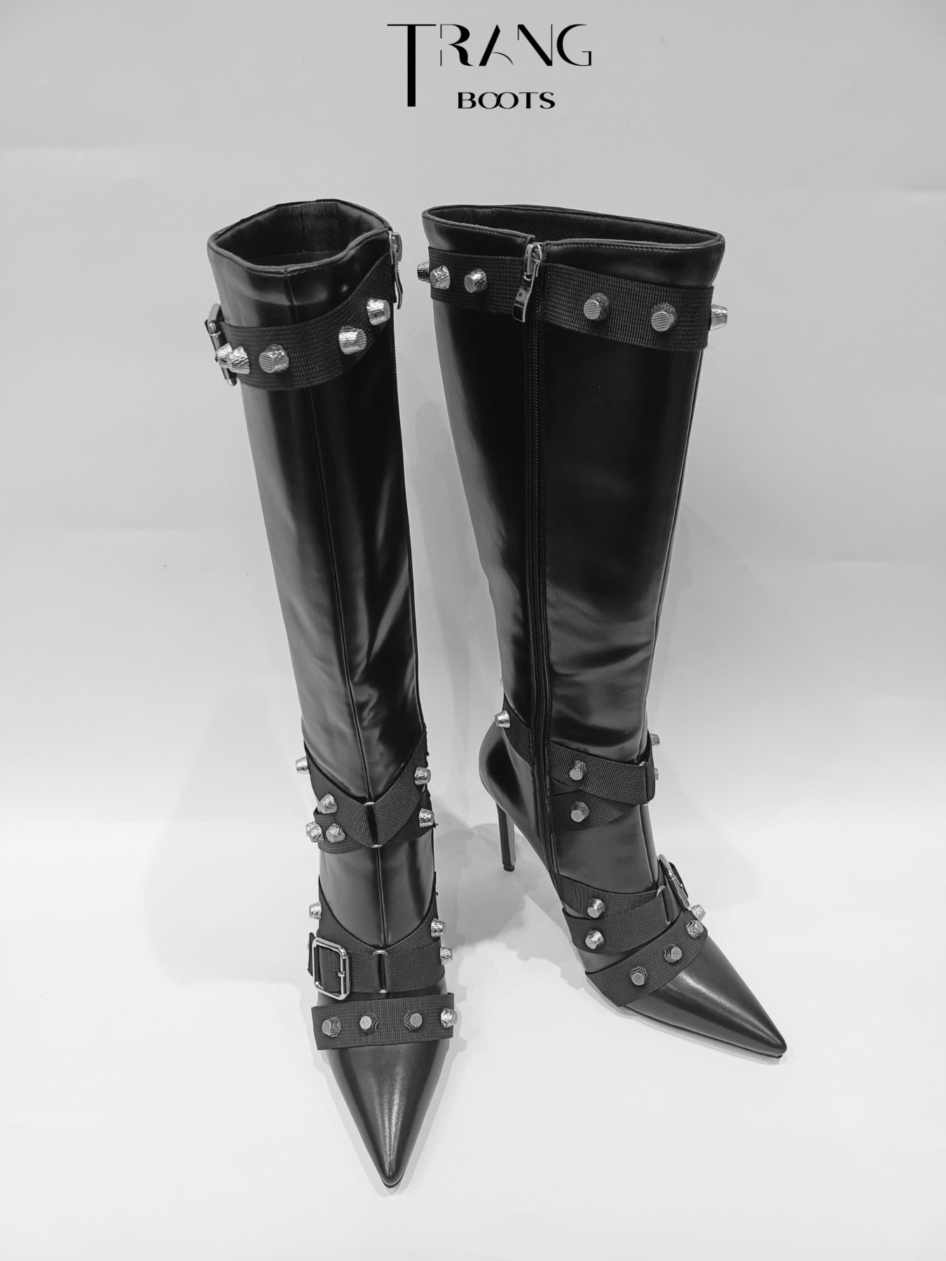 KNEE BOOTS MŨI NHỌN ĐÍNH HOẠ TIẾT CÁ TÍNH MÀU ĐEN